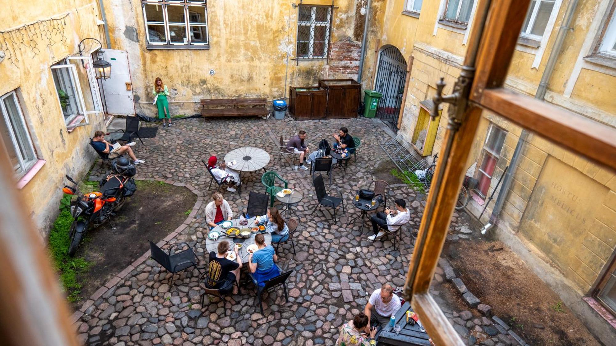 The Monks Bunk Hostel & Bar Talin Exterior foto